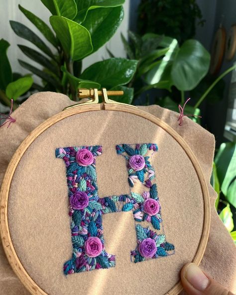 Hand Embroidery Letters, Diy Embroidery Shirt, Silk Ribbon Embroidery Patterns, Simple Hand Embroidery Patterns, Embroidery Wall Art, Diy Bead Embroidery, Embroidery Alphabet, Embroidery Stitch, Hand Embroidery Videos