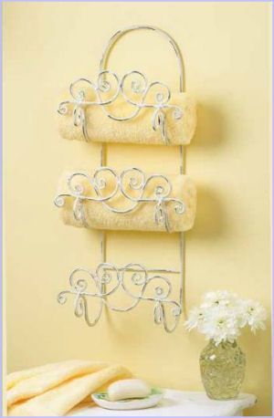 Wall Decor Master, Baños Shabby Chic, Cocina Shabby Chic, Chic Bathroom Decor, Yellow Cottage, Chic Bathroom, Cottage Shabby Chic, Style Shabby Chic, Shabby Chic Bathroom