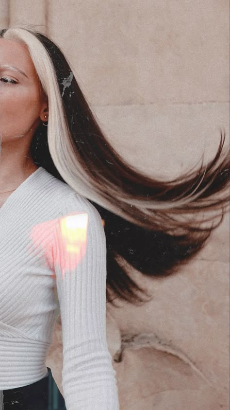 Poliosis Hair Aesthetic, Poliosis Hair, Hair White Streak, Lightning Character, Platinum White Hair, Libro Aesthetic, Mirror Spider, Anna Marie Rogue, Aesthetic Percy Jackson