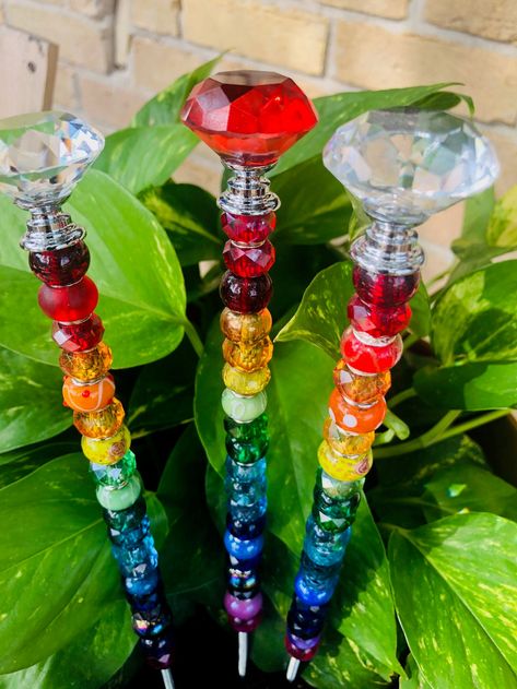 Fairy Wands Diy, Garden Fairy Wands, Rainbow Branding, Wands Diy, Garden Wands, Front Porch Flower Pots, Beaded Suncatcher, Yard Art Crafts, Glass Bead Crafts