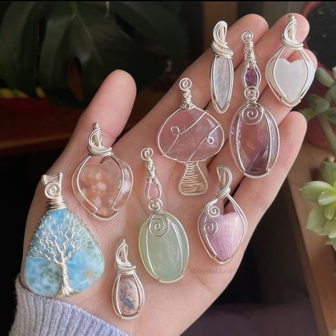 Crystal Jewelry Diy, Magic Ritual, Wire Wrapped Stone Jewelry, Wire Wrap Jewelry Designs, Wire Jewelry Designs, Handmade Jewelry Tutorials, Wire Wrapping Stones, Diy Wire Jewelry, Wire Work Jewelry