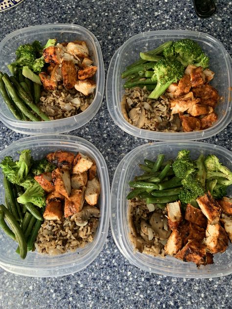 Bbq Chicken Quinoa, Broccoli Meal Prep, Chicken Rice Broccoli, Broccoli Meal, Rice And Broccoli, Rice Broccoli, Mushroom Broccoli, Healthy Weight Gain Foods, Protein Meal Plan