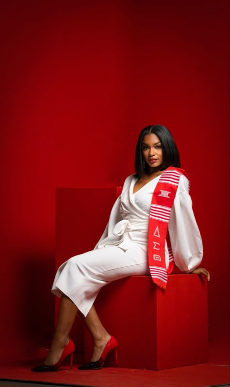 Dst Graduation Pictures, Convocation Studio Photoshoot, Delta Photoshoot Ideas, Delta Graduation Pictures, Graduation Studio Pictures, Delta Sigma Theta Graduation Pictures, Grad Studio Photoshoot, Np Photoshoot, Dst Photoshoot