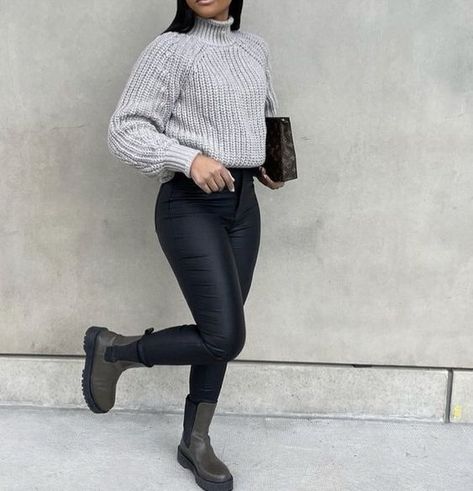 10 Outfits con botas para que te vayas perris a la escuela | Es la Moda Outfit For Pregnant Women, Job Interview Outfit For Women, Thick Fashion, Job Interview Outfit, Outfit For Women, Winter Fashion Outfits Casual, Classy Work Outfits, Stylish Work Outfits, Interview Outfit