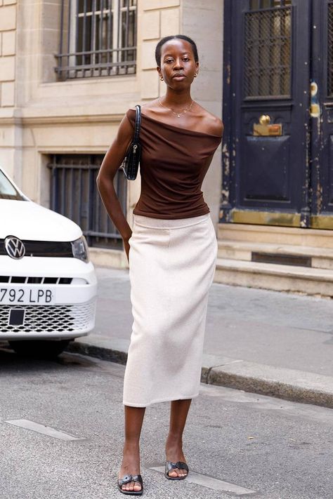 Sylvie Mus Style, Midi Skirt Outfit, White Midi Skirt, Pencil Skirt Outfits, Professional Outfits Women, Pencil Skirt White, Office Siren, Influencers Fashion, Work Outfits Women