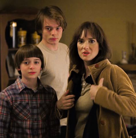 Joyce And Will Byers, Joyce And Will, Will Byers And Jonathan, Jonathan And Will Byers, Will And Jonathan Byers, Will And Joyce, The Byers Family, Stranger Things Family, Byers Family