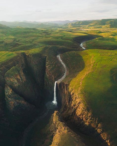 "Giants Gorge" Photo by: @karl_shakur | 🔥🔥📷🔥🔥 . For more check out his collection! ______________ #beyondthelands_ | #africa Selected by:… Lesotho Travel, Lesotho Africa, Destination Voyage, Southern Africa, East Africa, Africa Travel, Travel Inspo, Travel Insurance, Amazing Nature