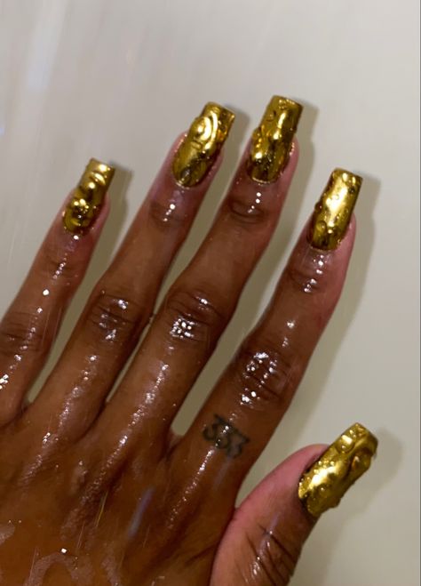 Full gel x mirror gold chrome nails Full Chrome Nails, Gold Chrome Nails, Mirror Gold, Gold Chrome, Chrome Nails, Gold Mirror, Mirror, Nails, Gold