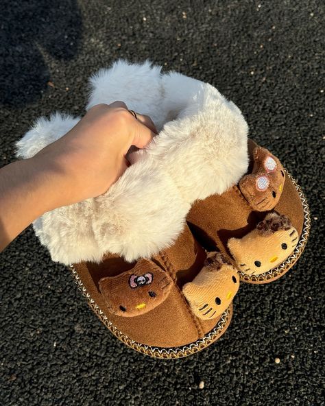 Get cozy with Hello Kitty this winter! ❄✨ Slip into these fluffy, fuzzy brown slippers and let every step feel like a warm hug 🐾 Perfect for lazy days indoors or quick trips outside. Now available at cutelalaco.com! Link in bio to shop. Follow @cutelalacoshop for more cute items!❤️ #hellokitty #hellokittylover #hellokittyfan #wintercozy #winterslippers #slippershoes Dream Sleep, Slippers Outfit, Character Plushies, Fire Shoes, Brown Slippers, Hello Kitty Characters, Comfy Slippers, Cute Slippers, Winter Slippers