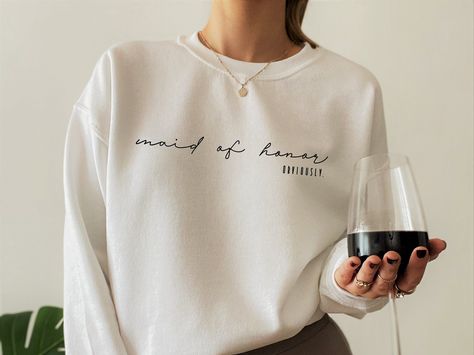 Maid Of Honor Sweatshirt, Ask Maid Of Honor Ideas, Made Of Honor Gift Ideas, Bridal Party Proposal Ideas, Bach Shirts, Filipiniana Wedding Theme, Maid Of Honor Shirt, Bridesmaid Proposal Diy, Be My Best Man