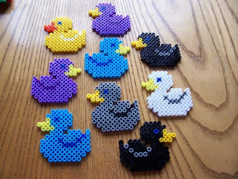 Rubber duck perler beads omg I can't even ahsjeiebdhdifn - perles à repasser : http://www.creactivites.com/229-perles-a-repasser Easter Hama Beads, Hama Beads Animals, Perler Creations, Easy Perler Beads Ideas, Fuse Bead Patterns, Art Perle, Hama Beads Design, Fusion Beads, 8bit Art