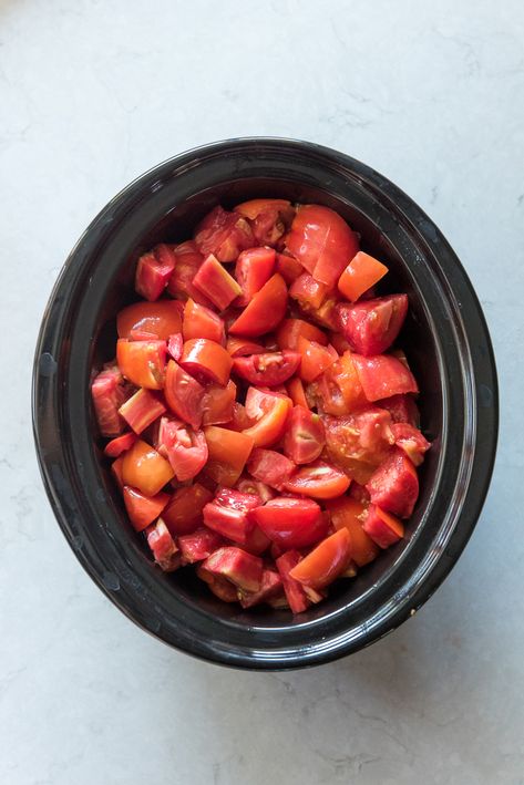 Slow Cooker Fresh Tomato Sauce Meat Sauce With Fresh Tomatoes, Slow Cooker Meat Sauce, Make Tomato Sauce, Sauce With Fresh Tomatoes, Postpartum Meals, Slow Cooker Meat, Csa Box, Fresh Tomato Recipes, Canning Ideas