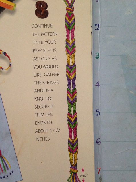 Klutz friendship bracelet - broken ladder Artsy Jewelry, Bracelet Inspiration, Craft Board, Bracelets Patterns, Diy Friendship Bracelets Patterns, Thread Bracelets, Friendship Bracelets Diy, Bracelet Ideas, Woven Bracelets