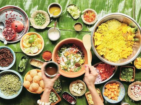 How to Host a Vibrant Indian Chaat Brunch - Thrillist Baked Stuffed Peppers, Aubergine Curry, Group Dinner, Wine Food Pairing, Personal Chef, Food Pairings, Fish Tacos, Inspired Recipes, Dinner Time