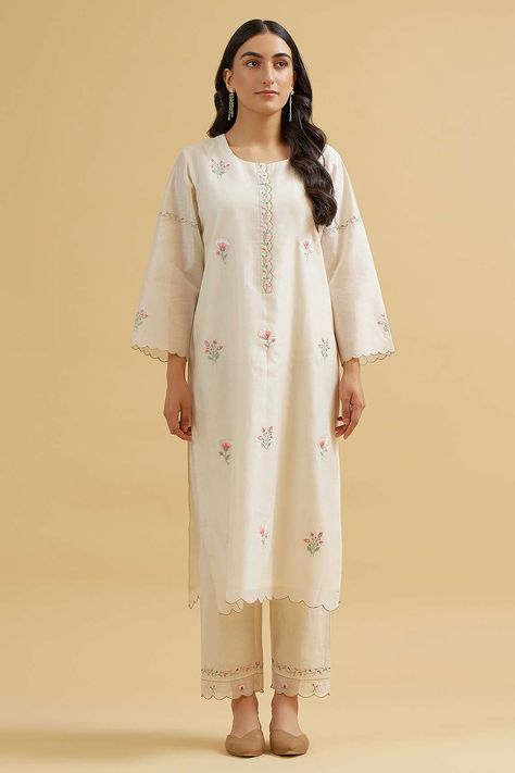 Plain Kurta Sets For Women, Simple Kurta, Desi Outfits, Embroidered Kurti, Simple Kurta Designs, White Kurta, Pakistani Dresses Casual, Kurta Designs Women, Pakistani Dress