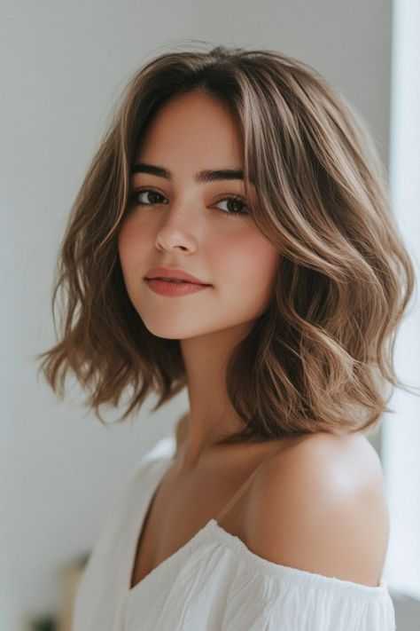 26 Hairstyles For Frizzy Hair To Tame Your Mane Lob Haircut For Frizzy Hair, Haircut Ideas For Frizzy Hair, Wavy Frizzy Haircut, Hairstyles For Short Frizzy Hair, Haircuts For Frizzy Wavy Hair, Hairstyles For Runners, Hairstyles For Dresses, Haircuts For Small Faces, Frizzy Hair Hairstyles