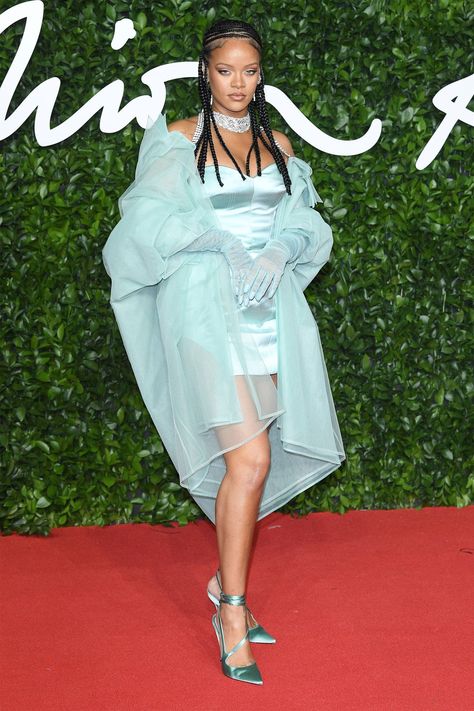 Rihanna Red Carpet, Red Carpet Dresses 2019, Looks Rihanna, Rihanna Outfits, Rihanna Looks, Best Red Carpet Looks, Red Carpet Outfits, Rihanna Style, British Fashion Awards