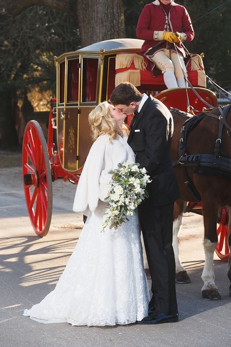 Classic winter wedding at Colonial Williamsburg in Virginia by Don Mears Photography and Sterling Events. Colonial Williamsburg Wedding, Colonial Wedding, Classic Winter Wedding, Victorian Gothic Wedding, Winter Wedding Attire, Wedding Party Songs, Wedding Verses, New Years Wedding, Williamsburg Virginia