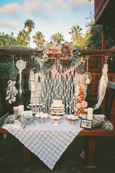 Boho wedding dessert display idea - wooden table with macarmé backdrop, lush flowers, dream catchers and assorted desserts {Chris Wojdak Photography} Bohemian Backyard Wedding, Dessert Display Wedding, Backyard Bridal Showers, Bohemian Backyard, Bohemian Bridal Shower, Baby Shower Boho, Baby Shower Table Decorations, Bohemian Wedding Decorations, Boho Bridal Shower