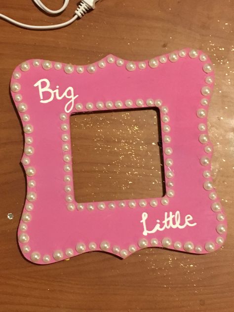 Sorority Big Little Craft, Picture frame Big Little Picture Frame, Sorority Picture Frames, Big Lil Gifts, Painted Picture Frames, Big Lil, Delta Sorority, Sorority Big Little, Go Greek, Delta Gamma