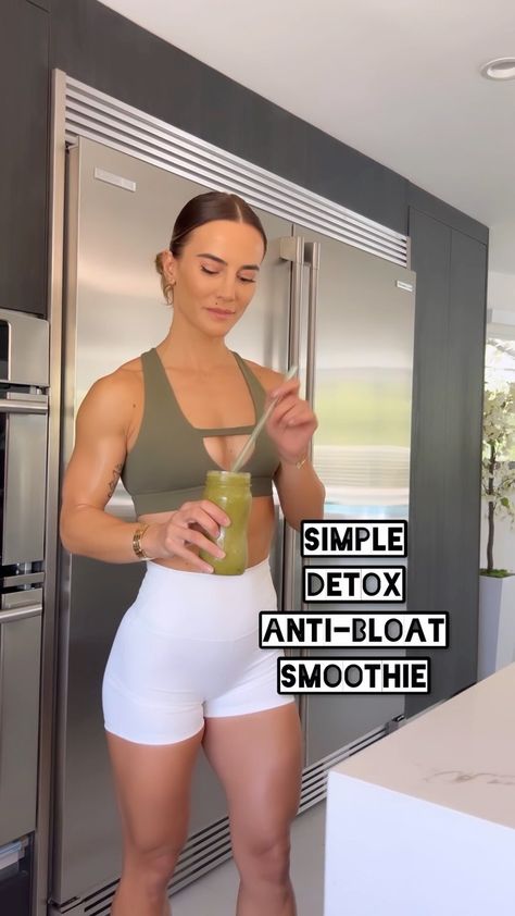 senada.greca on Instagram: My Delicious Detox Anti-Bloat Smoothie - I’ve started to make this the first thing I eat/drink in the morning It’s delicious, it’s… Anti Bloat Smoothie, Nutri Bullet, Simple Detox, Golo Diet, Smoothies Vegan, Ginger Water, Smoothie Detox, Healthy Snacking, Easy Detox