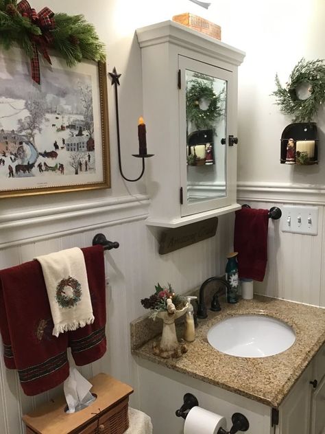 Christmas Bathrooms, Primitive Bathroom Ideas, Country Primitive Bathroom, Colonial Bathroom, Primitive Bathroom Decor, Primitive Cabin, Primitive Bathroom, Country Baths, Home Decor Winter