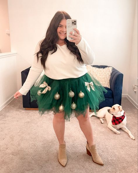 Christmas Tutu Outfit Women, Tacky Christmas Party Outfit, Wacky Tacky Christmas Outfits, Diy Christmas Costumes For Women, Funny Christmas Outfits For Women, Christmas Outfit Diy, Tacky Christmas Outfit, Christmas Outfit Kids, Homemade Skirt