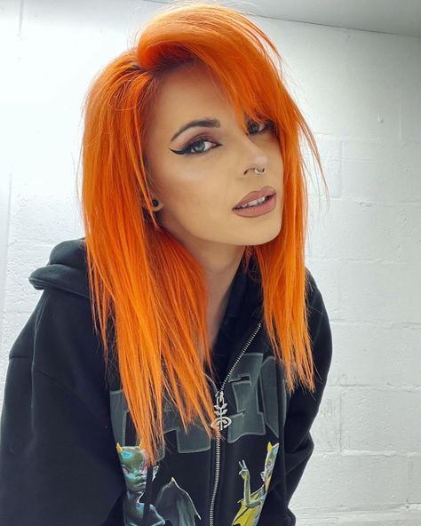 Black And Orange Hair Split, Hair Split Dye, Black And Orange Hair, Black And Pink Hair, Copper Ginger, Split Dye, Gothic Stuff, Orange Copper, Split Hair