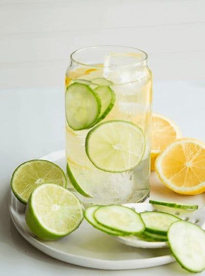 Sassy Water, Social Work Humor, Flat Belly Foods, Whisky Tumbler, Drink List, Beverage Recipes, Flat Belly Diet, Beach Bar, Summer Food