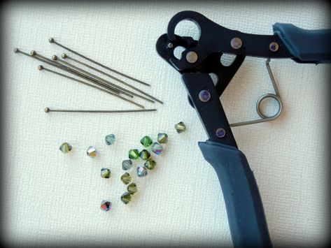 The 1-Step Looper works with head pins, eye pins and wire sized from 26 to 18 gauge, in both precious-metal and plated finishes. One Step Looper, Jewelry Tips, Jewerly Making, Jewelry Pliers, Beading Tools, Handy Dandy, Jewelry Making Tools, Eye Pins, Jewelry Techniques