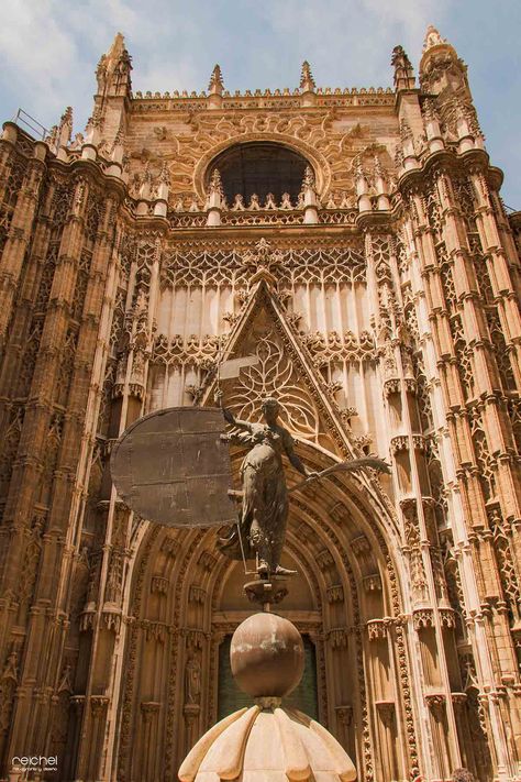 Catedral de Sevilla Sevilla Aesthetic, Seville Photography, Seville Cathedral, Semester Abroad, London Christmas, Seville Spain, Unique Buildings, Gothic Architecture, Salamanca