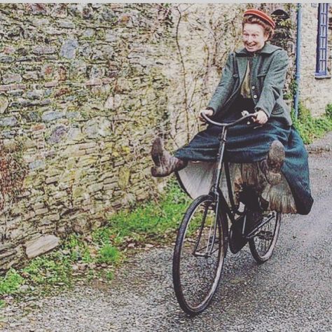 Ruth Goodman, you are my hero. Ruth Goodman, Edwardian Farm, Farmer Outfit, Tv Documentary, Film Inspiration, Rat Race, Nerd Girl, Vintage Film, Living History