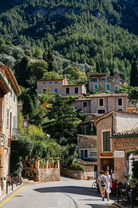 Mallorca Photoshoot, Mallorca Market, Sophie Knight, Spain Nature Aesthetic, Mallorca Aesthetic, Rural Spain Aesthetic, Spain Streets Aesthetic, City Pics, Valencia Old Town