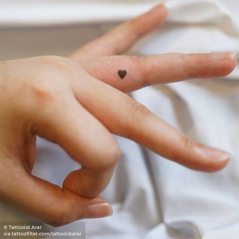 Conventional heart tattoo on the left ring finger. Heart Finger Tattoo, White Heart Tattoos, Black Heart Tattoo, Realistic Heart Tattoo, Tattoo On Finger, Heart Tattoo On Finger, Black Heart Tattoos, Cute Finger Tattoos, Tiny Heart Tattoos