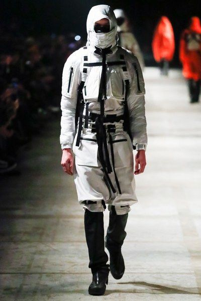 Nomad Fashion, Menswear Design, Astronaut Suit, Space Fashion, The Soloist, Mens Winter, Weird Fashion, Menswear Fashion Show, Futuristic Fashion