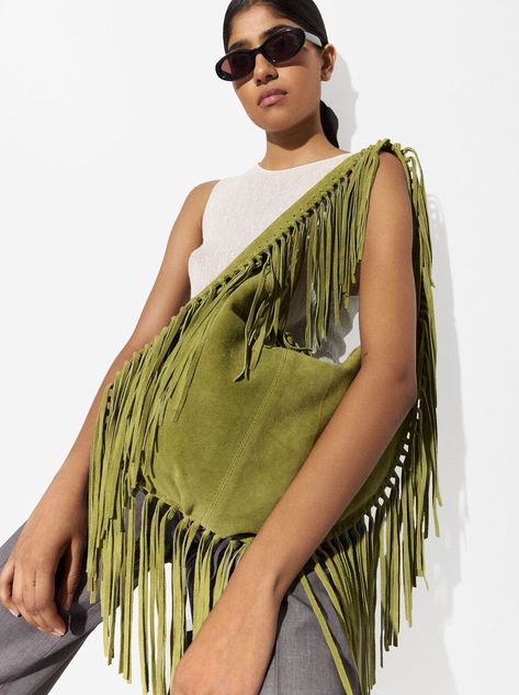 Leather Crossbody Bag With Fringes L Green | Parfois Fringe Tote Bag, Crescent Bag, Suede Tote Bag, Simple Retro, Fringe Bags, Vintage Suede, Tassel Bag, Suede Fringe, Bag Fashion