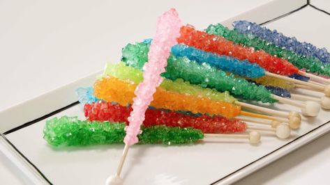 Rock Candy isn’t just delicious, it’s chemistry! Sweets like Rock Candy are made through a process called crystallization. Homemade Rock Candy, Rock Candy Recipe, Make Rock Candy, Chocolate Slime, How To Make Rocks, Candy Experiments, Rock Candy Sticks, Easy Candy Recipes, Kitchen Science