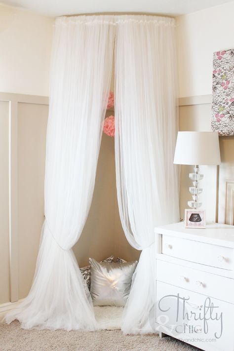 Or, use a curved rod to create charming corner canopies. | 23 Magical Ways To… Diy Room Decor For Teens, Diy Canopy, Girls Beach, Teen Girl Bedroom, Diy Bedroom, Beach Diy, Teen Room Decor