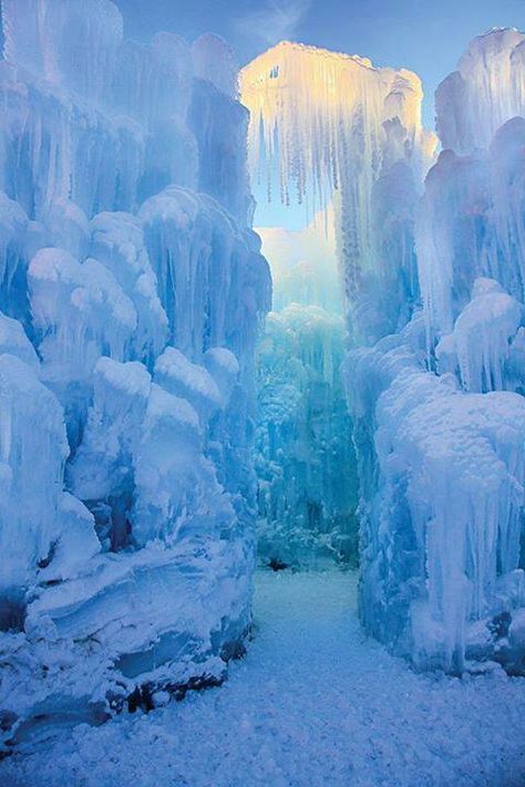 Ice castles at Loon Mountain in New Hampshire. Loon Mountain, Ice Aesthetic, Ice Castle, Ice Castles, Winter Schnee, Ice Cave, Ice Snow, Snow Ice, Ice Ice Baby