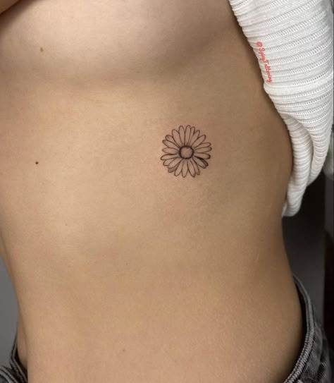 Simple Tattoos Daisy, Marguerite Daisy Tattoo, Small Tattoos Daisy, Two Daisy Tattoo, Daisy Hip Tattoo, Daisie Tattoo, Mini Daisy Tattoo, Small Daisy Tattoos For Women, A Lot Of Small Tattoos