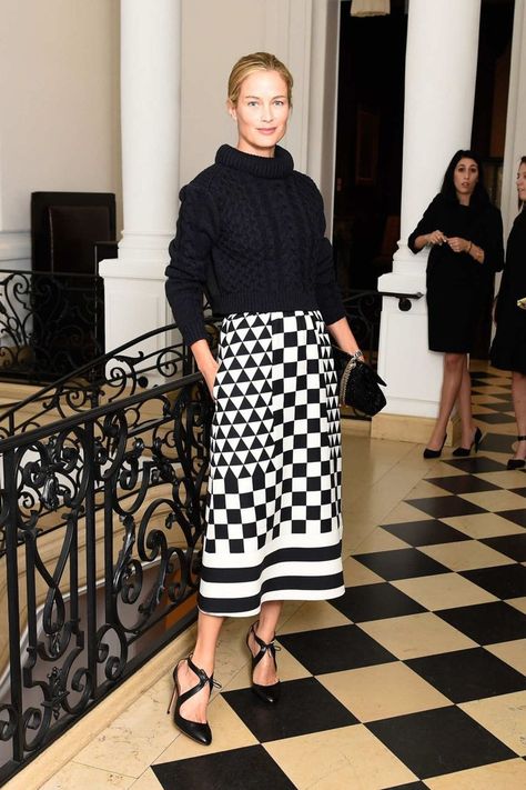 Caroline Murphy, Carolyn Murphy, Black And White Skirt, Black And White Style, Book Launch, White Skirt, Outfits Winter, Black White Fashion, Street Chic