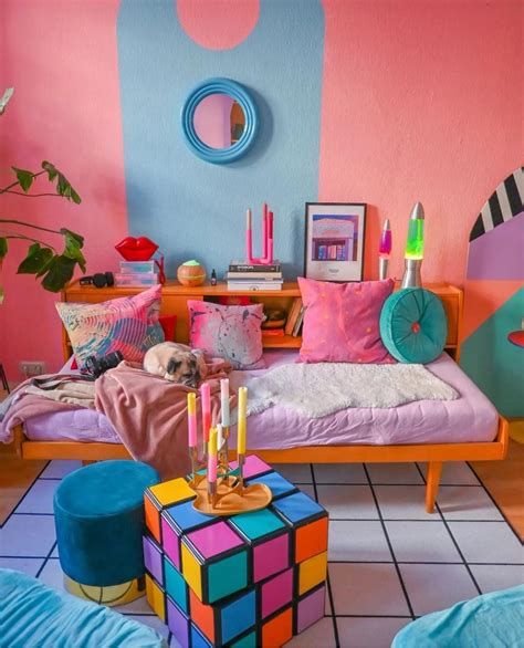 Funky Decor Aesthetic, Funky Minimalist Bedroom, Colorful Adult Bedroom, Funky Living Room Ideas, Bedroom Ideas Colorful, Funky Bedroom Decor, Retro Bedroom Ideas, Room Decor Funky, Funky Eclectic Decor