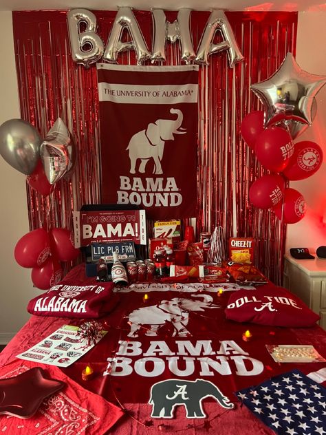 Seeing red ❤️ 🐘 Alabama Crimson Tide Aesthetic, Alabama Bed Party, Bama Bed Party, University Of Alabama Gameday Outfit, Bama Bound Graduation Party, Decision Aesthetic, University Of Alabama Aesthetic, Alabama Gameday Outfit, Alabama Vs Auburn