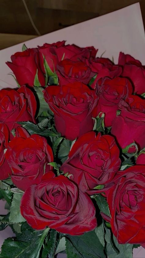 Rosas Fake Story, Fake Story Flower, Flowers Fake Story, Rose Bouquet Aesthetic, Snap Food Home, Flower Bouquet Snapchat Story, Bunch Of Red Roses, Birthday Banner Background Hd, Red Roses Bouquet