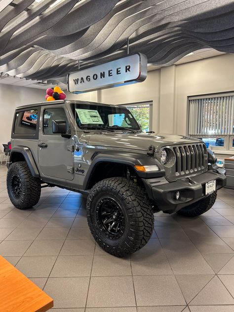 ⛰️ CUSTOM NEW JEEP WRANGLER!🏔️ This 2023 Jeep Wrangler Sport is equipped with 2" Fox racing lift, 32" NITTO ridge Grapplers w/Spare, customer 2 tone diamond stitched leather and more! Lifted 2 Door Jeep Wrangler, Jeep Patriot Lifted, Dream Car Jeep, 2014 Jeep Patriot, 2 Door Jeep, 2023 Jeep Wrangler, Lifted Jeep Wrangler, New Jeep Wrangler, Car Jeep