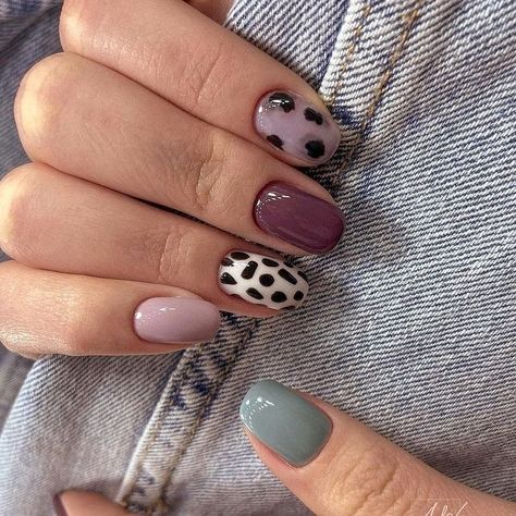 Cute Trending Nails 2023, Short Nails 2023 Trends Autumn, Aesthetic Nailart Ideas, Autumn 2022 Nail Trends, Aesthetic Spring Nails Short, Nail Art Autumn 2022, Trending Nails Spring 2024, Short Nails Autumn 2023, Nail 2023 Autumn