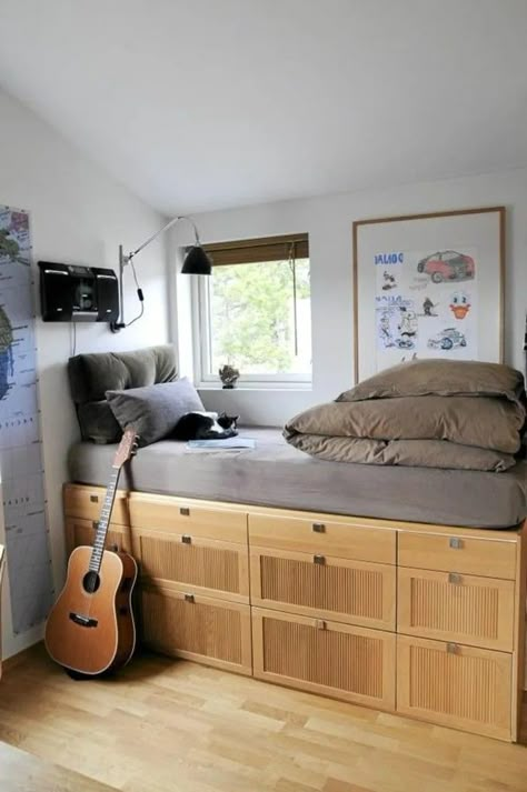 Tiny Bedroom Design, Teenage Boy Room, Small Kids Room, Boys Room Design, Space Saving Beds, Small Basement, Teen Boy Bedroom, Small Bedroom Designs, Small Room Design