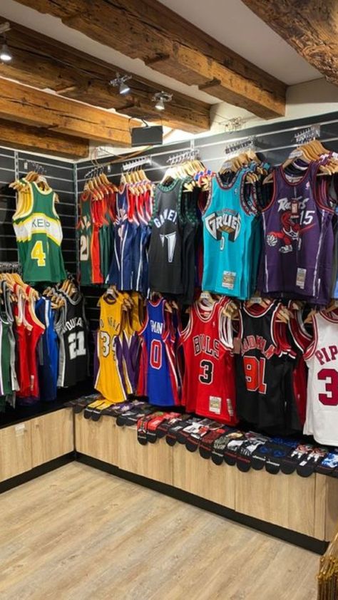 Basketball Diaries, Sneakerhead Room, Casual Sporty Outfits, Basket Nba, Clothing Store Interior, Ball Aesthetic, Nba Game, Spring Outfits Men, House Extension Design