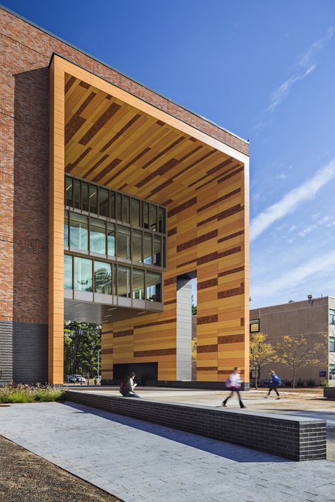 Gallery of Westfield State New University Hall / ADD Inc. - 4 University Entrance Design, School Lobby Design Entrance, School Entrance Ideas, Hall Exterior Design, University Facade, School Lobby, Mall Entrance, University Hall, Mall Facade