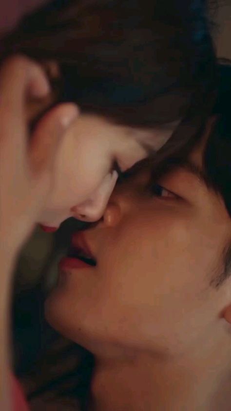 max_kd_fanpage on Instagram: This scene lives in mind rent free🦋 DRAMA NAME : The oath of love FOLLOW for more :@max_kd_fanpage #kdrama #koreanlove #koreandrama… Romance Movie Scenes, The Oath Of Love, Oath Of Love, Drama Name, Korean Drama Romance, Drama Ideas, Romantic Kiss, Cute Couples Cuddling, Korean Drama Quotes